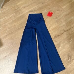 Tiger Friday wide leg axs short navy blue dance pant NWT